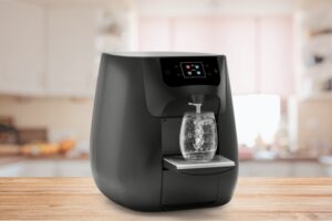 תמי 4 במטבח.